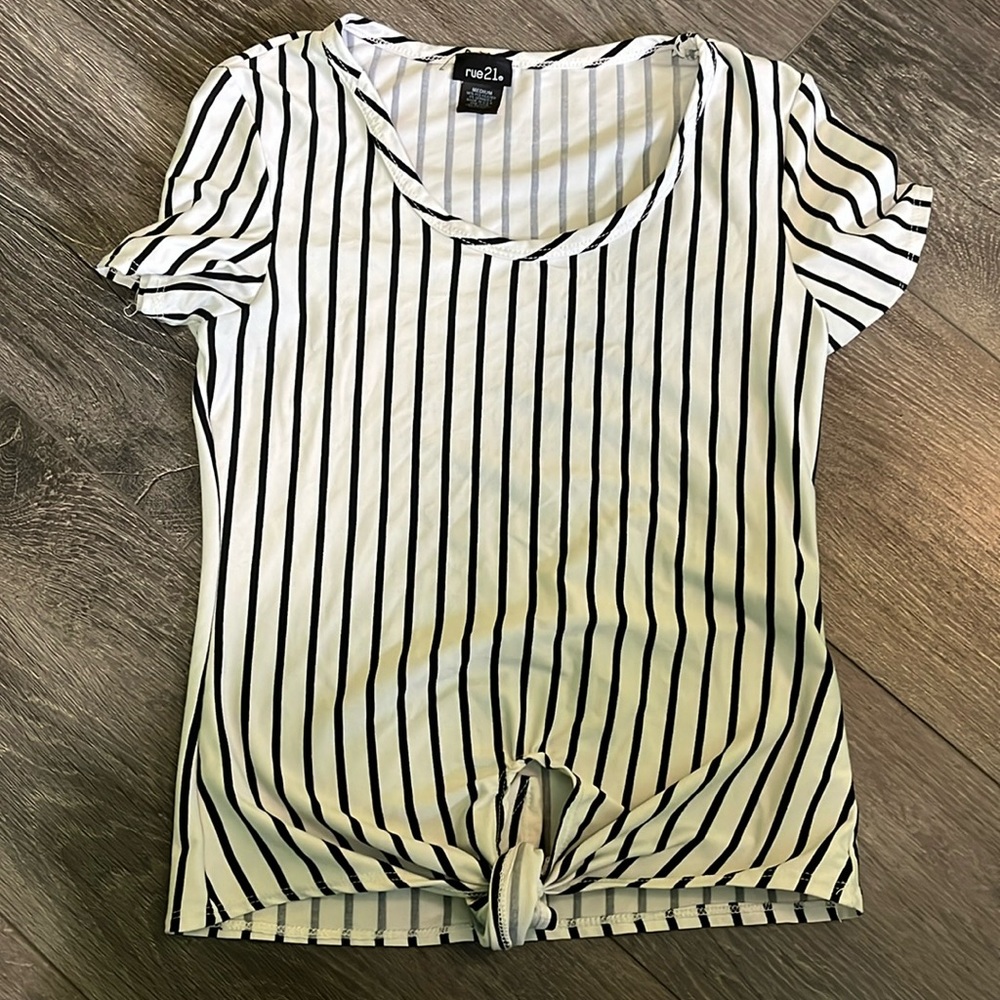 Rue 21 Medium T shirt